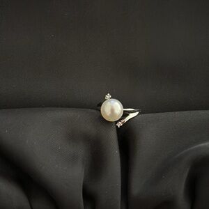 Silver Pearl and swowarsky ring sz 7